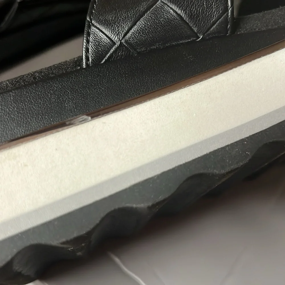 ☀️☀️HOST PICK☀️☀️Vionic Black Sandals with Chunky Sole☀️☀️☀️☀️☀️ - Picture 11 of 13